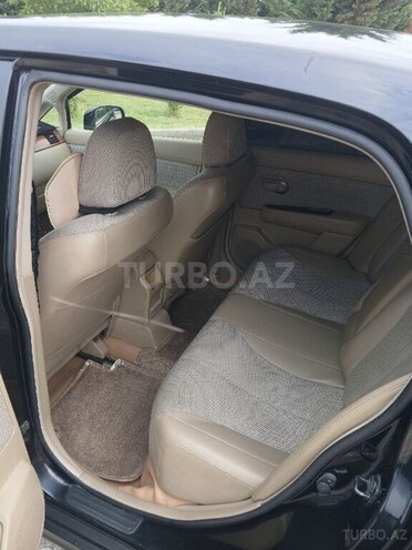 Nissan Tiida-8