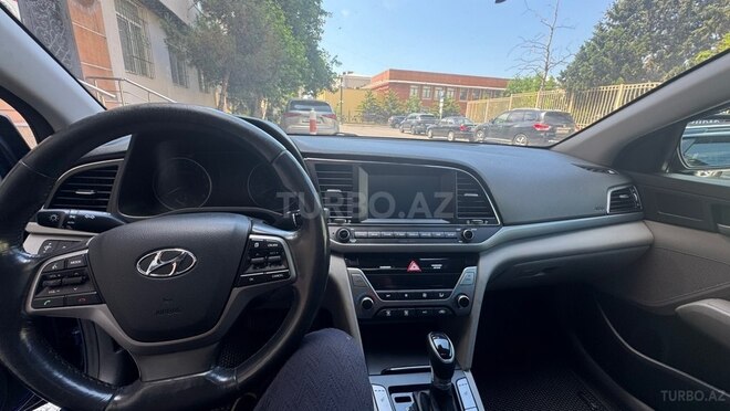 Hyundai Elantra-6