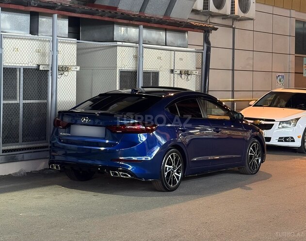 Hyundai Elantra-3