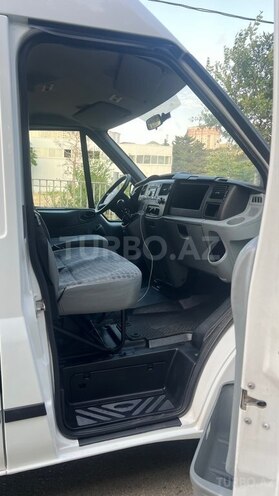 Ford Transit-9