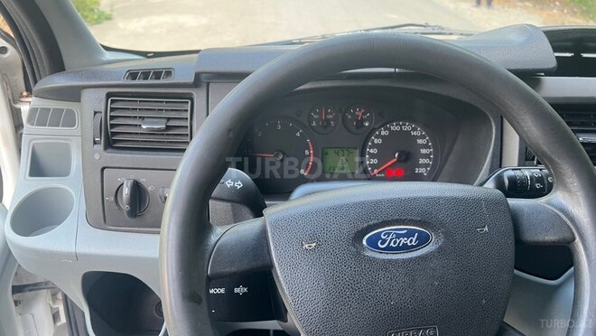 Ford Transit-13