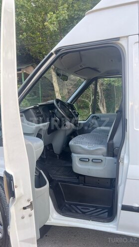 Ford Transit-10
