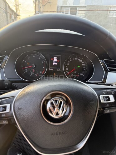 Volkswagen Passat-8