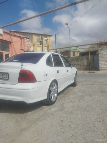 Opel Vectra-4