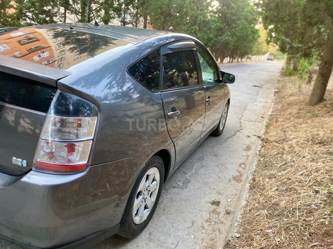 Toyota Prius-5