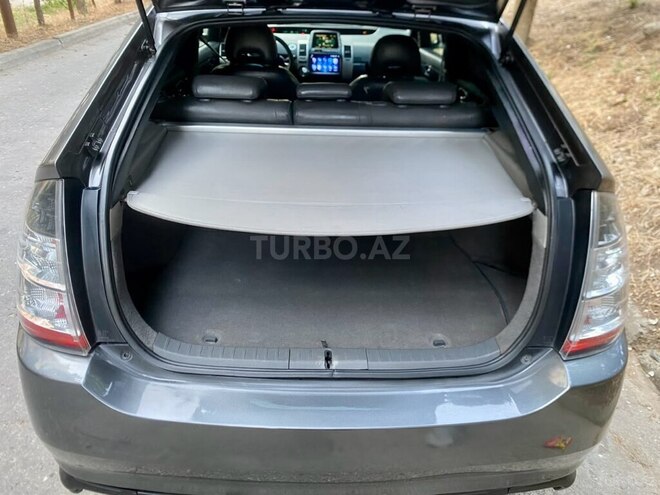 Toyota Prius-12