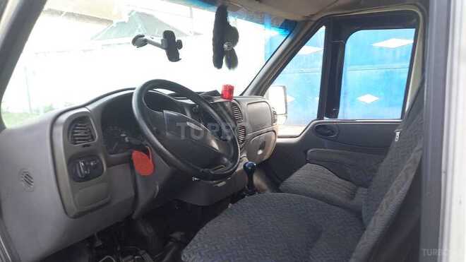 Ford Transit-4