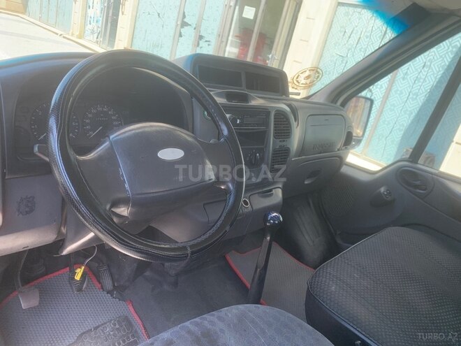 Ford Transit-4