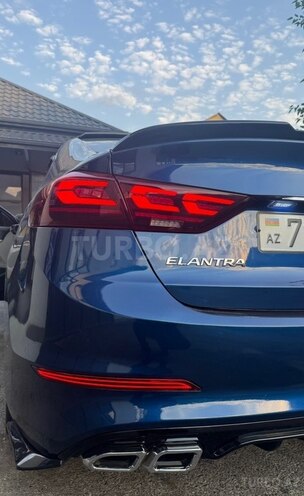 Hyundai Elantra-4