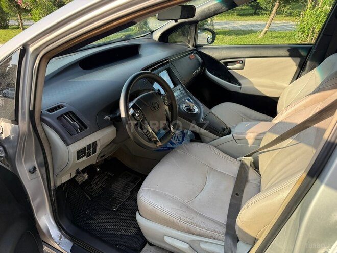 Toyota Prius-10