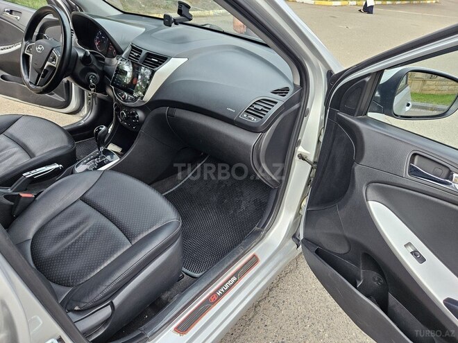 Hyundai Accent-16