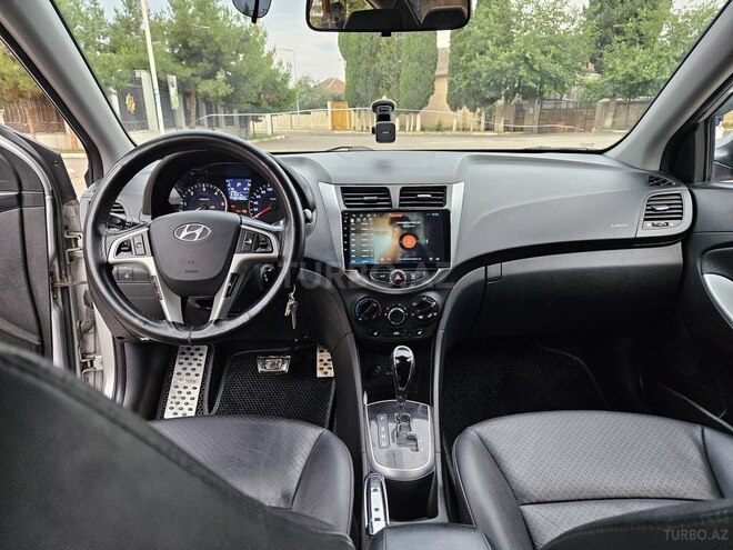 Hyundai Accent-14