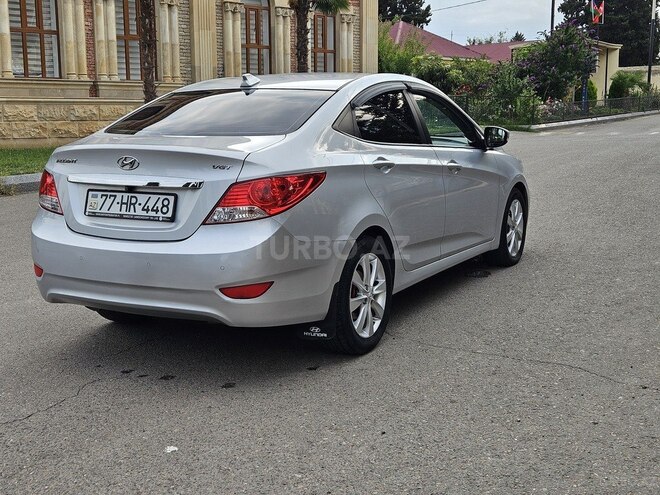 Hyundai Accent-5