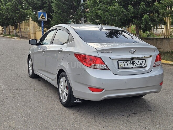 Hyundai Accent-7