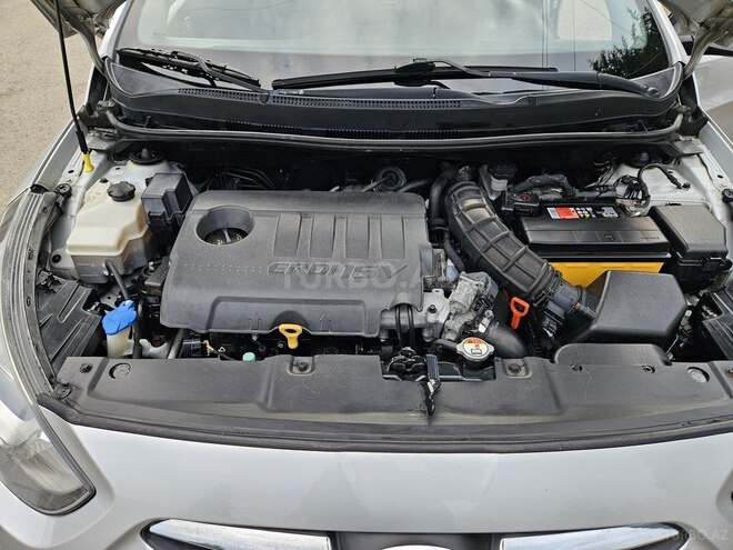 Hyundai Accent-21