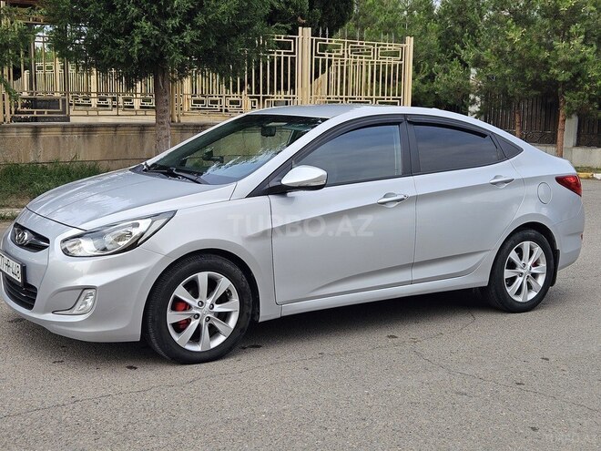 Hyundai Accent-11