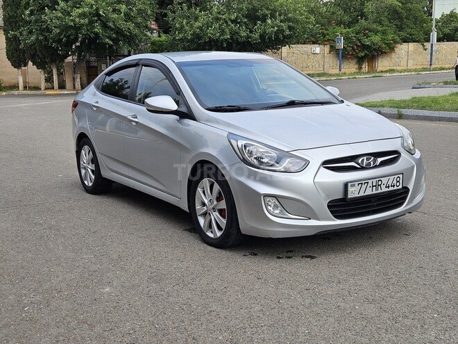 Hyundai Accent-12