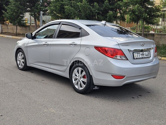 Hyundai Accent-10