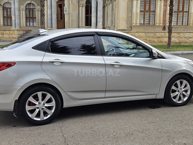 Hyundai Accent-4