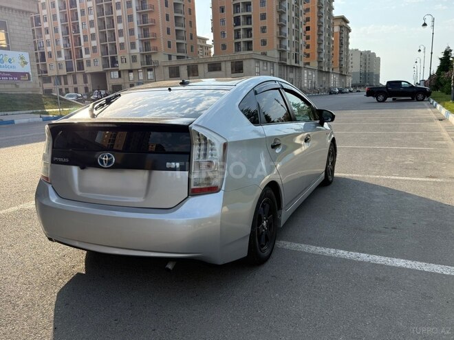 Toyota Prius-5