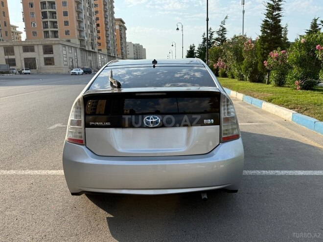 Toyota Prius-4