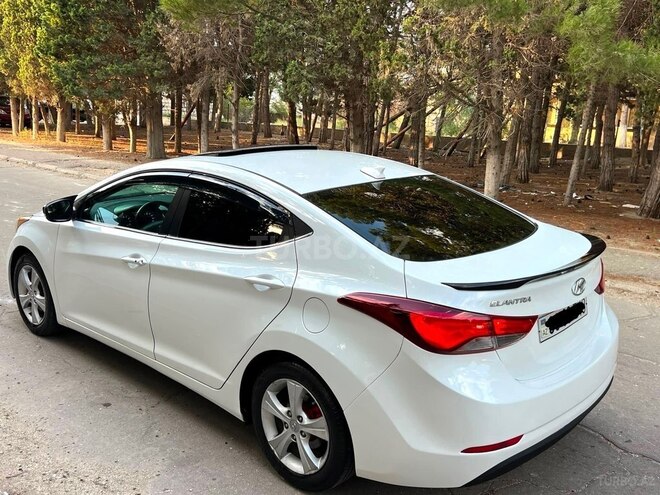 Hyundai Elantra-13