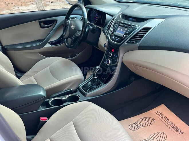 Hyundai Elantra-19
