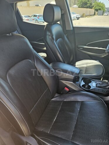 Hyundai Santa Fe-12