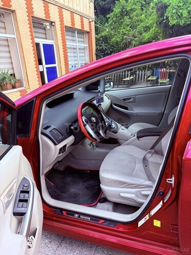 Toyota Prius-8