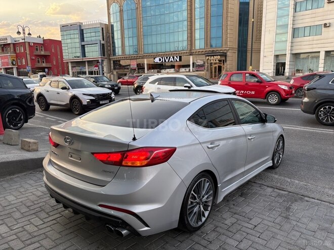 Hyundai Elantra-8