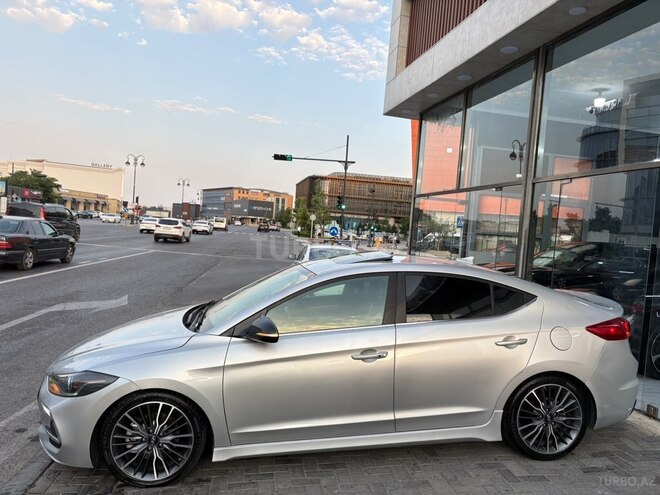 Hyundai Elantra-5