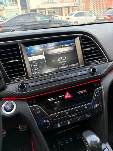 Hyundai Elantra-16