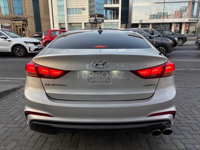 Hyundai Elantra-6