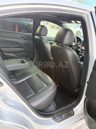 Hyundai Elantra-20