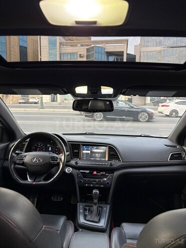 Hyundai Elantra-21