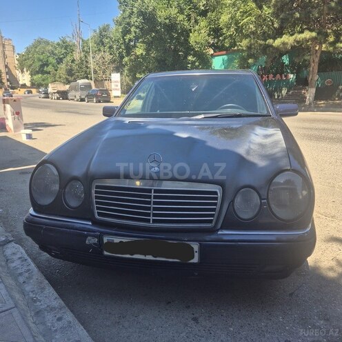 Mercedes E 200-1