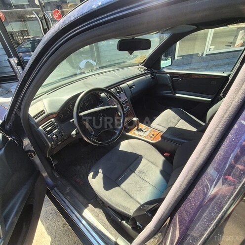 Mercedes E 200-4