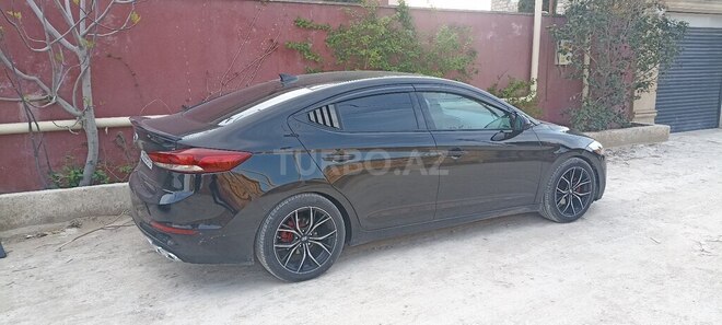 Hyundai Elantra-4