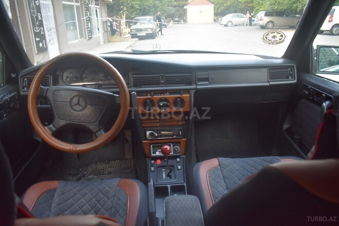 Mercedes 190-8