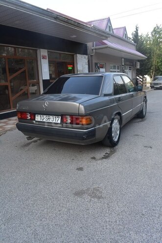 Mercedes 190-4
