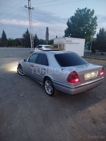 Mercedes C 200-2