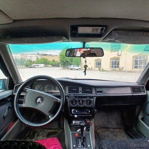Mercedes 190-2