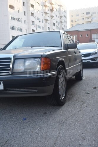 Mercedes 190-11