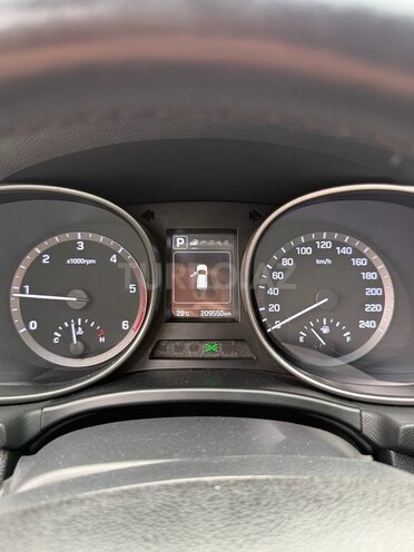 Hyundai Santa Fe-12