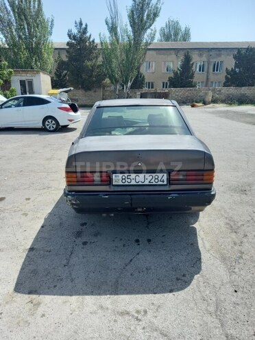 Mercedes 190-9