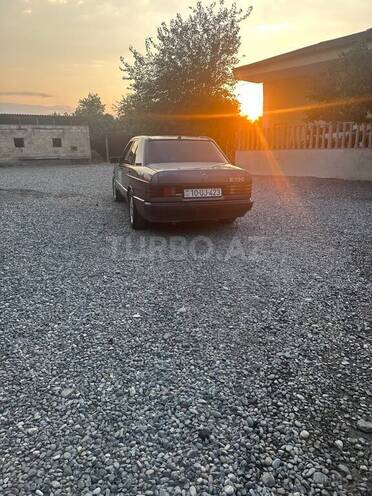 Mercedes 190-8