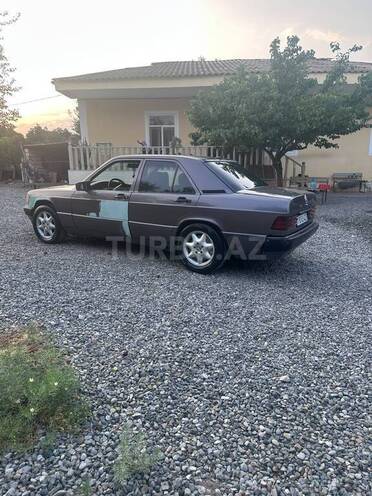 Mercedes 190-11
