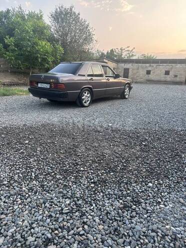 Mercedes 190-9
