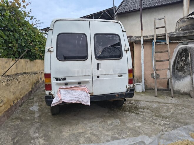 Ford Transit-2