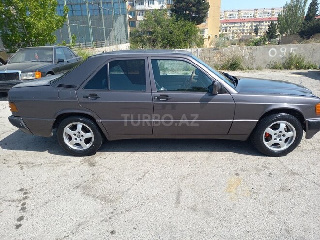Mercedes 190-10